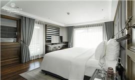 Ambassador Balcony Suite